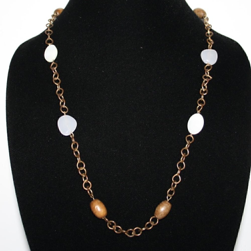 vintage Gold tone chain, wood & mother of pearl beads necklace. - Picture 2 of 3